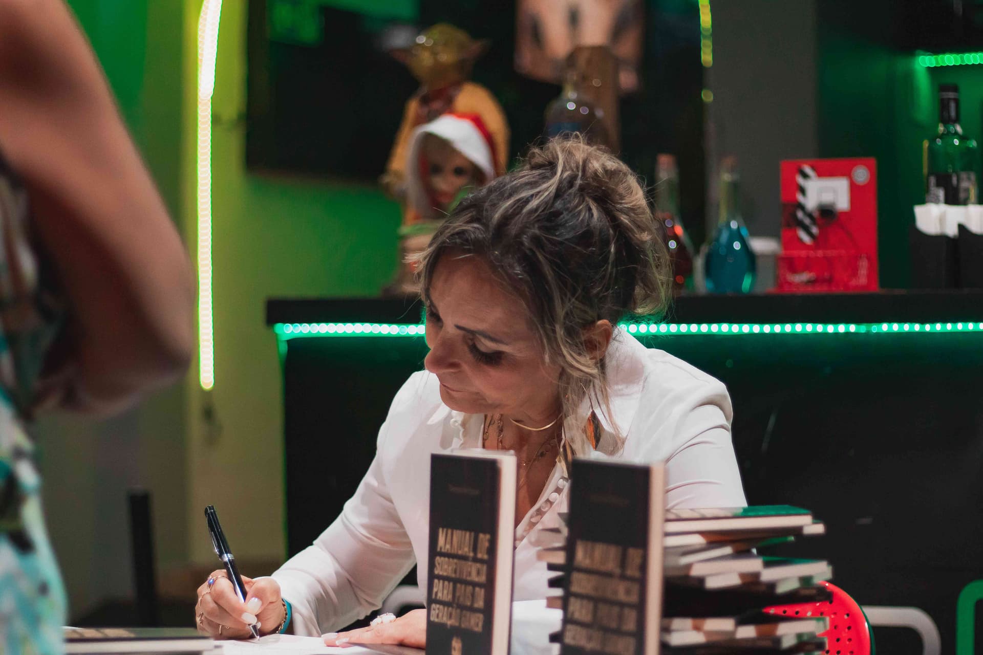 Thereza Rodrigues trabalhando - Organização institucional educacional